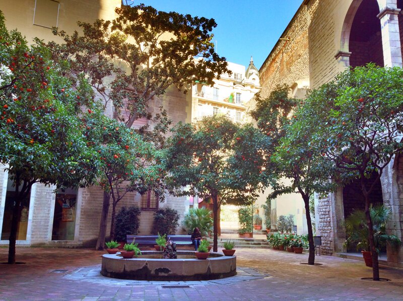 Some quiet courtyard in old Barcelona